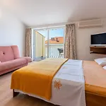 Apartment Helles Studio-apartment Mit Traumhaften Meerblick, Privatparkplatz, Grill Crikvenica
