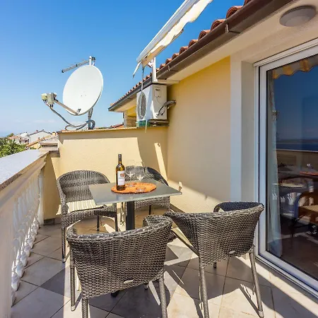 Appartement Helles Studio-apartment Mit Traumhaften Meerblick, Privatparkplatz, Grill Crikvenica